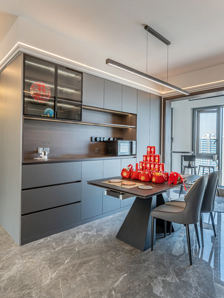 18w打造的124㎡現(xiàn)代暗黑風質感在線